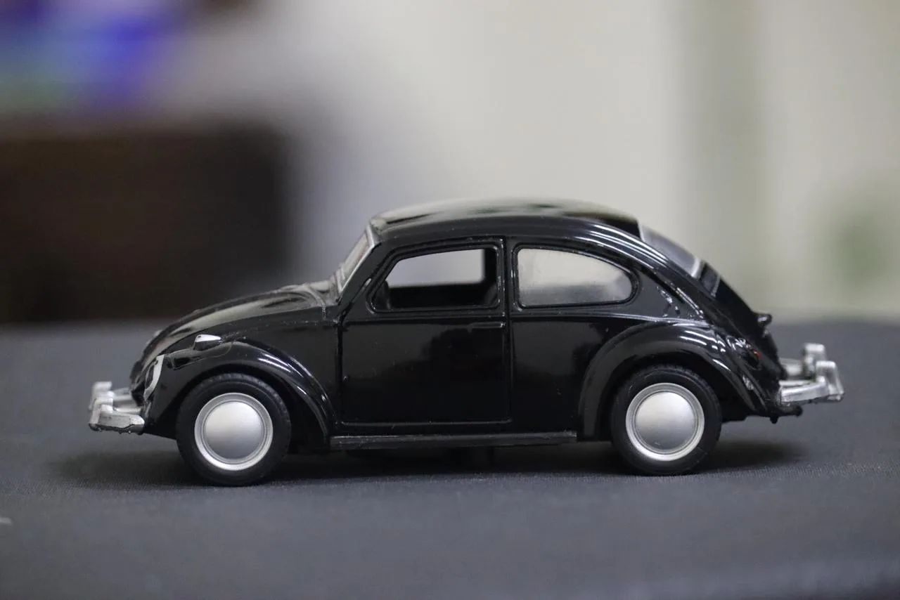 Volkswagen Beetle die-cast, side profile