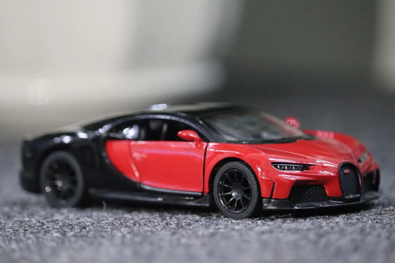 Bugatti Chiron Super Sport die-cast, front three-quarter view