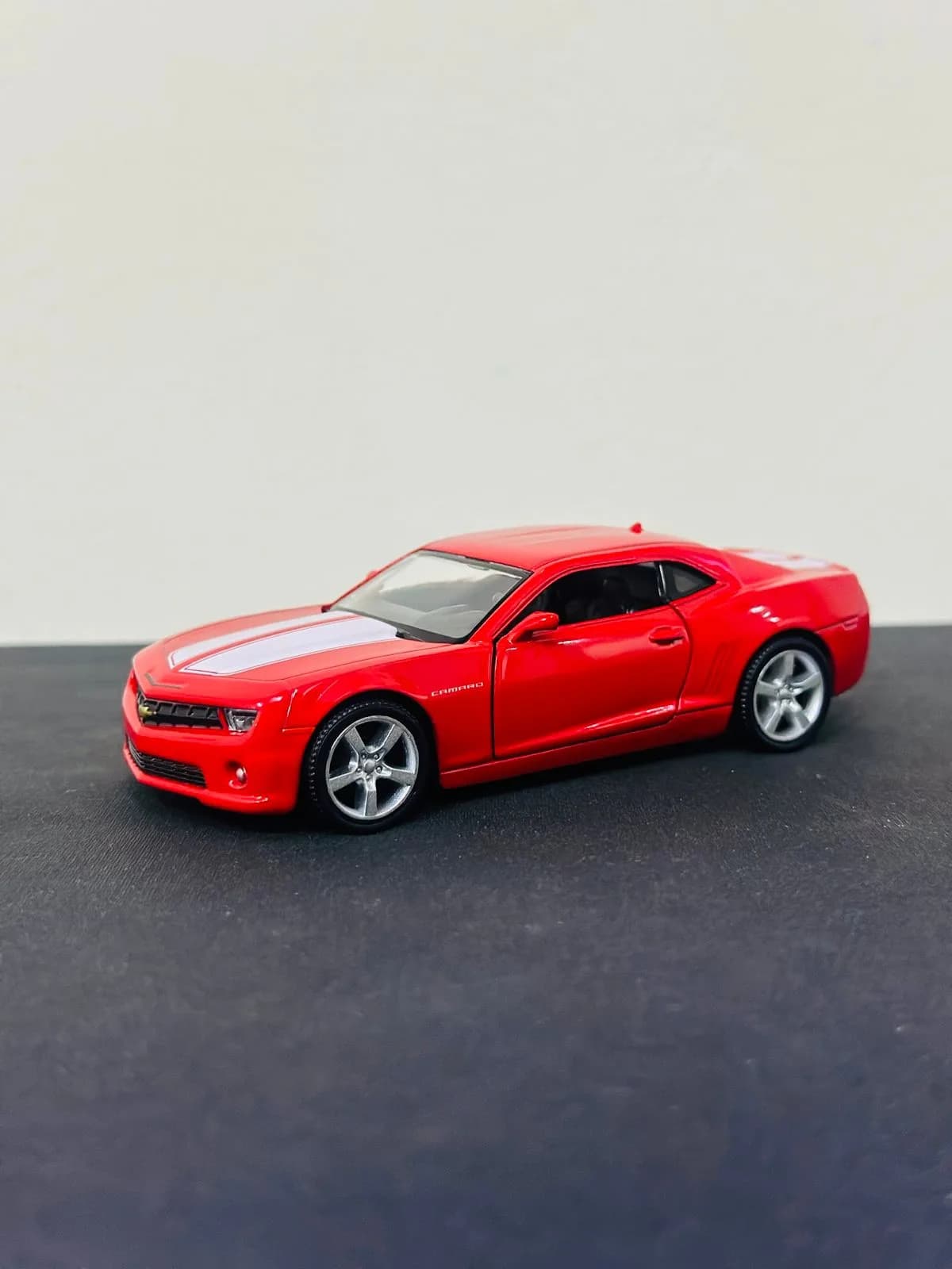 Chevrolet Camaro SS die-cast, front three-quarter view
